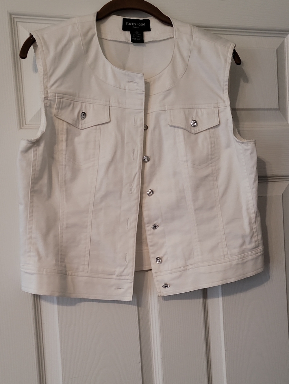 White Sleeveless Button-Front Vest Jacket